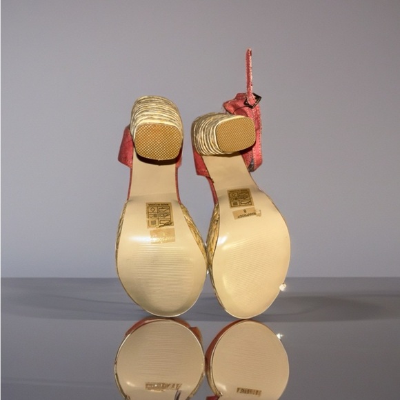 Stylish Pink Wedge Sandals - Picture 2 of 3